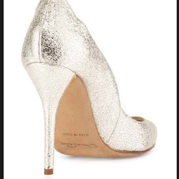 Oscar de la Renta crinkled metallic leather pump - Picture 2 of 6